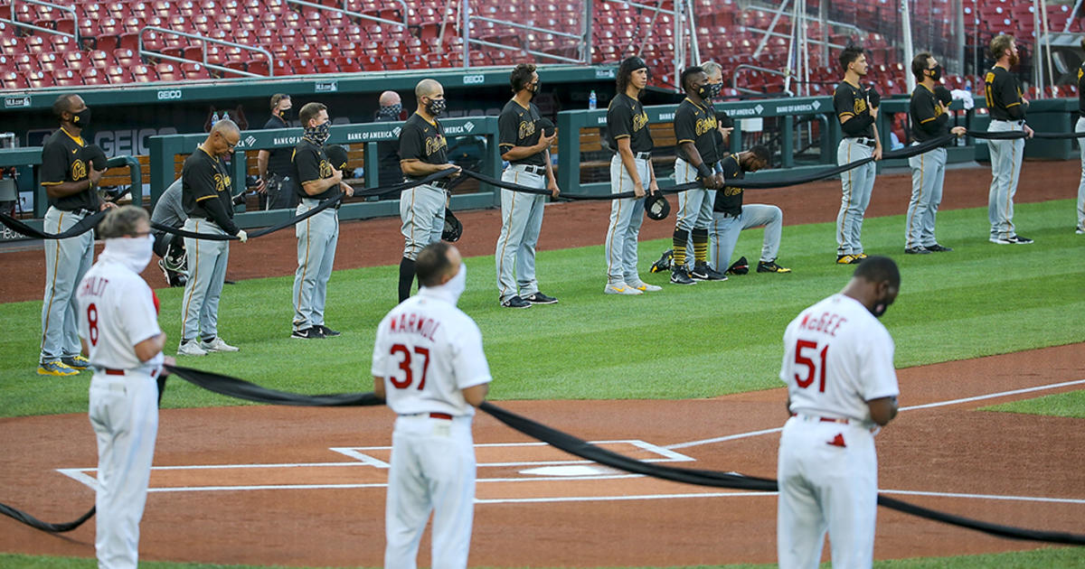 Pittsburgh Pirates' Jarrod Dyson Takes Knee During National Anthem
