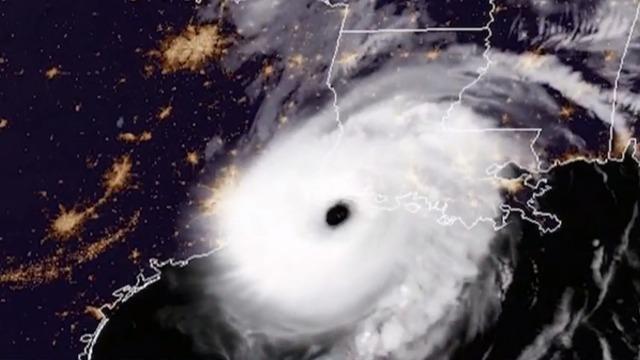 Storm chasers follow Hurricane Laura
