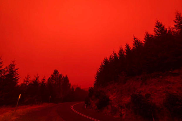 Wildfire Photos And Videos Show Apocalyptic Red And Orange Skies Across Western Us Cbs News 2540