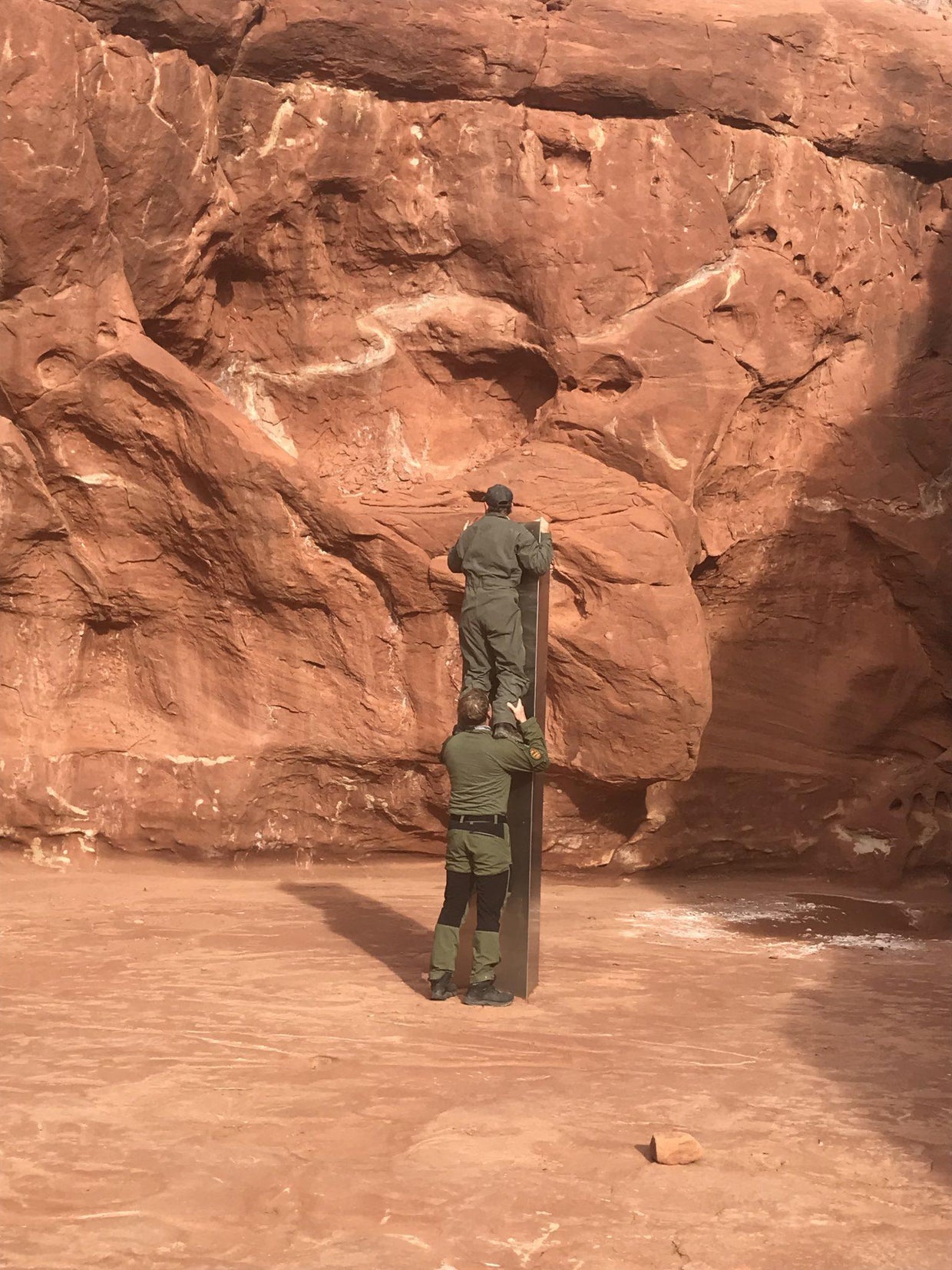 Mysterious alienlike monolith discovered in Utah desert CBS News