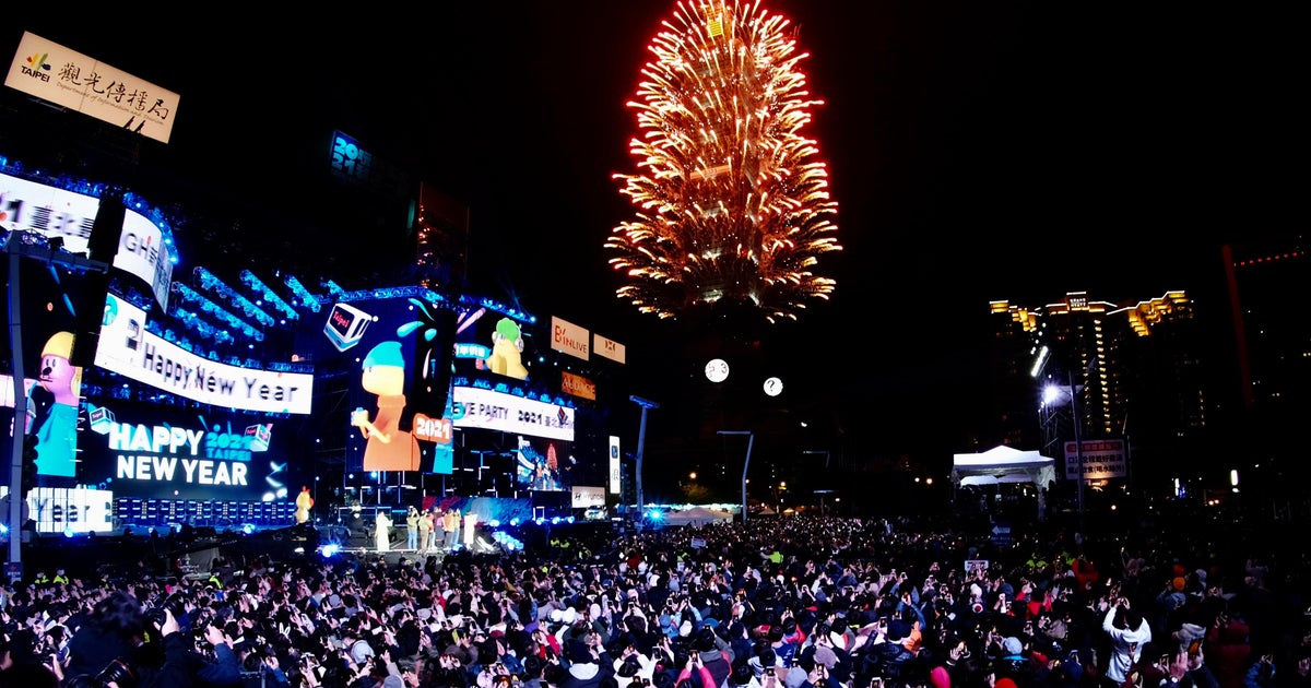 The World Rings In 2021 Cbs News