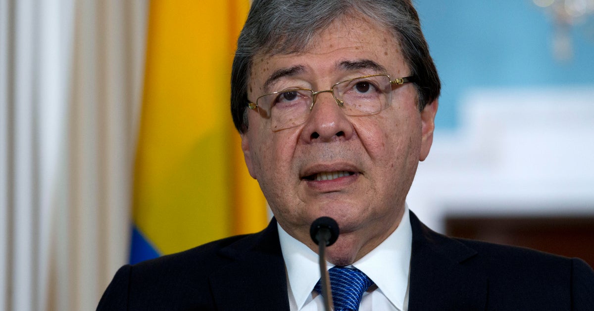 Colombian Defense Minister Carlos Holmes Trujillo dies from COVID-19 at age 69 - Vimarsana News