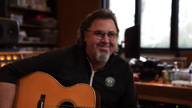 Vince Gill Premieres New Song For This Moment March On March On Cbs News