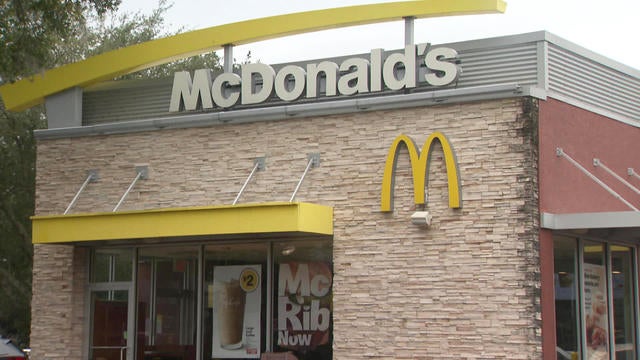 Female Mcdonald S Employees Accuse Fast Food Chain Of Abuse Harassment In Workplace Cbs News