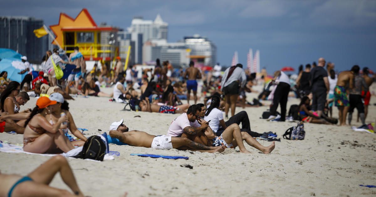 Hundreds arrested in Miami Beach as spring breakers ignore COVID-19 protocols, mayor says