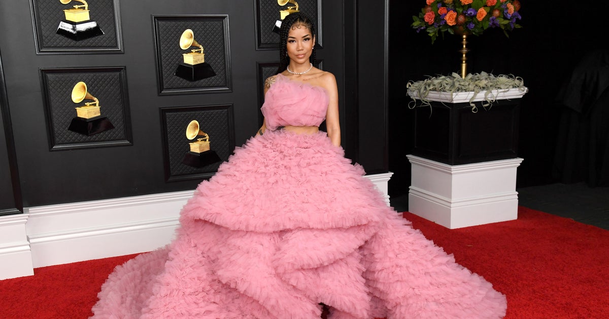Tampilan terbaik berasal dari Grammy Awards 2021 thumbnail