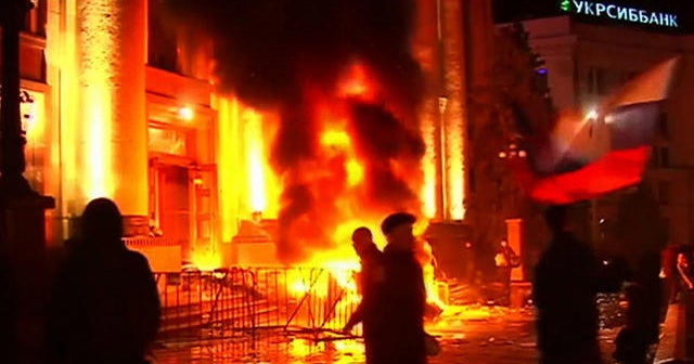 Pro-Russian crowds try to control Eastern Ukraine