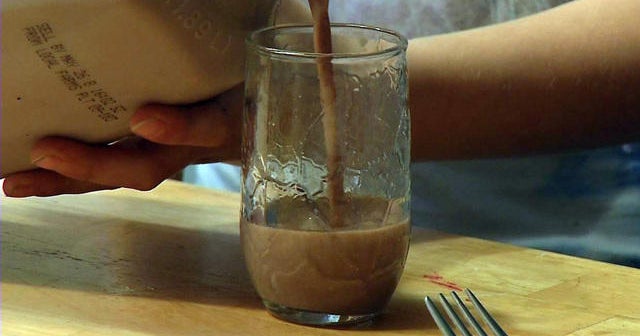 Connecticut lawmakers want to ban chocolate milk in schools CBS News