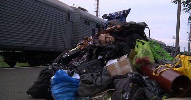 Train carrying MH17 victims leaves crash site