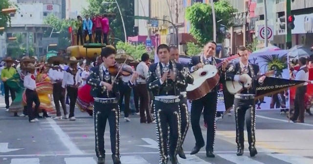 International mariachi festival parades through Mexico