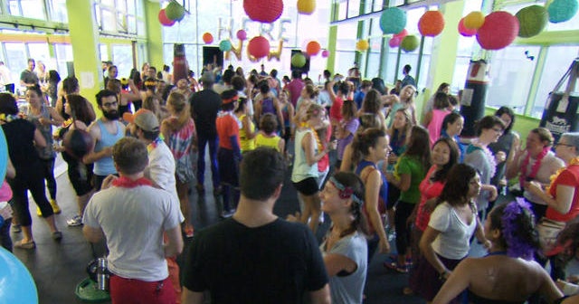 New fitness craze: Wake-up raves give pre-work boost