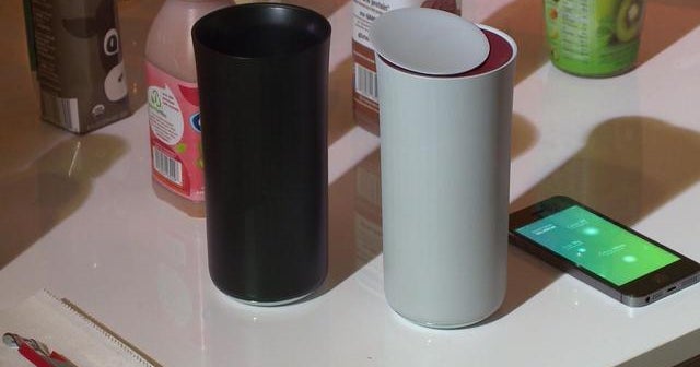 Smart cup calculates calories in drinks