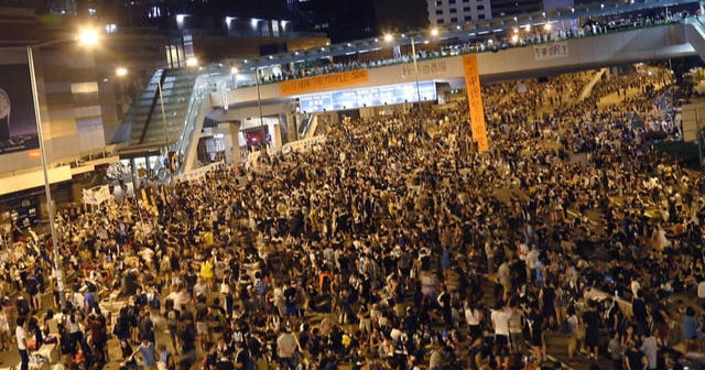 Hong Kong demonstrations scale back amid threats