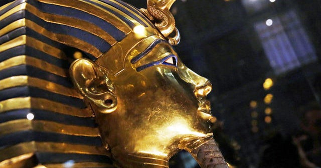 Experts plan to fix King Tut mask after glue gaffe
