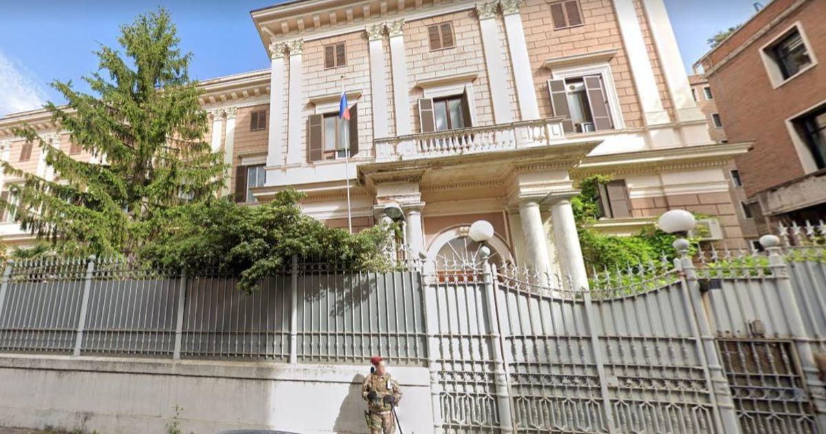 Italian police say Russian diplomat, Italian navy captain caught red-handed in spy transaction