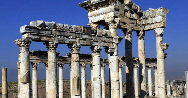 Archaeologists race to protect antiquities from ISIS