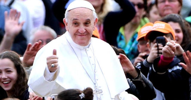 Pope Francis calls for equal pay for women