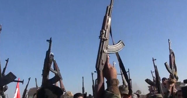 Tens of thousands flee Ramadi after Iraqi city falls to ISIS