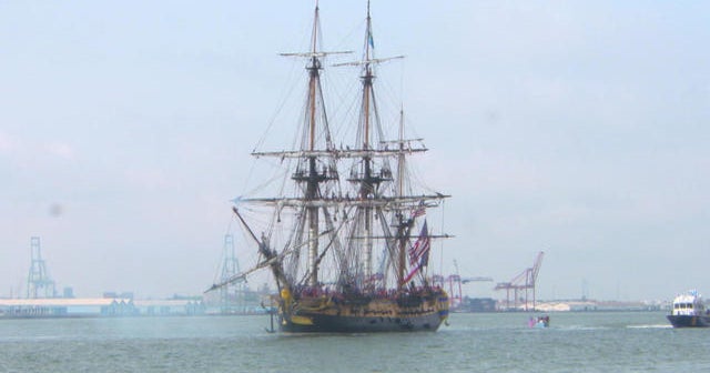 Replica of historic war ship Hermione docks in New York