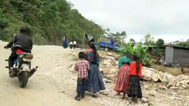 cbsn-fusion-smugglers-seemingly-advertising-trip-to-us-for-a-price-to-migrants-in-guatemala-thumbnail-686956-640x360.jpg 