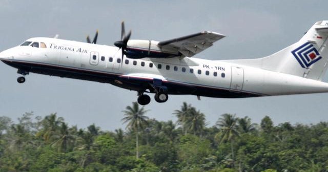 Crews search for victims of Indonesia plane crash