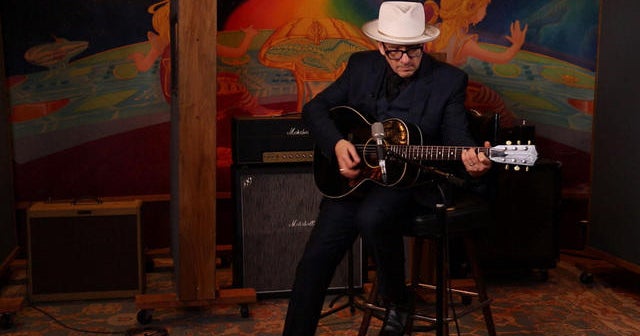 Elvis Costello performs "(The Angels Wanna Wear My) Red Shoes" CBS News
