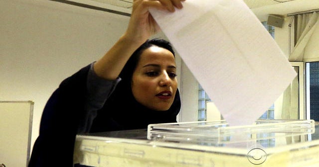 Saudi Arabian women vote for the first time
