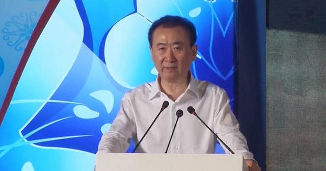 Chinese billionaire battles Disney with theme park