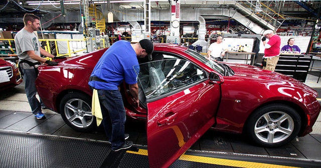 General Motors reports record profit, and other MoneyWatch headlines