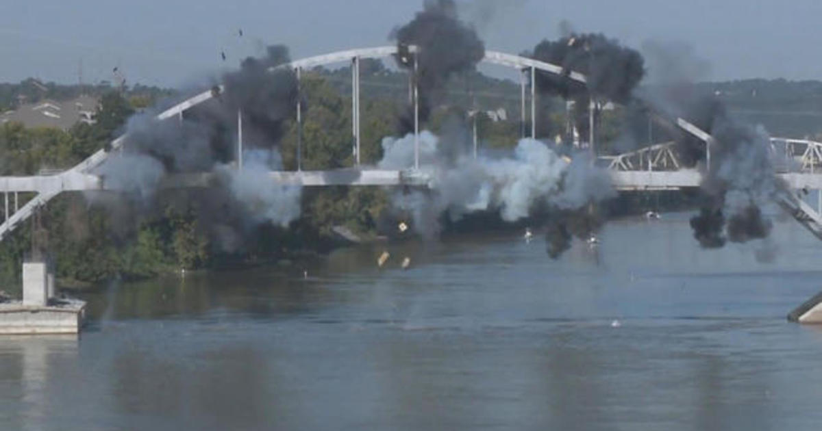 Demolition Crews Tried To Blow Up An Arkansas Bridge But Some Of The   1011 Newspath Bridgefail1 1147339 640x360 