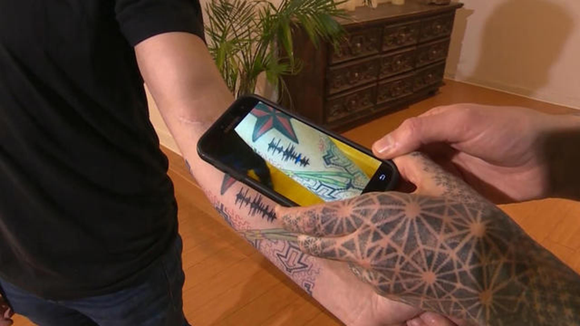 With soundwave tattoos, you can record audio onto your skin - CBS News