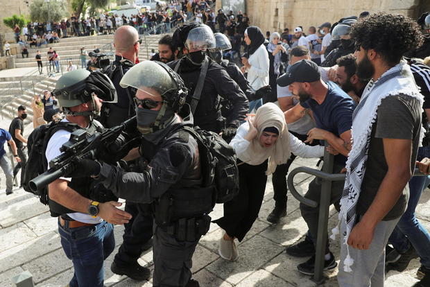 Violence flares at al-Aqsa mosque as Israel marks Jerusalem Day