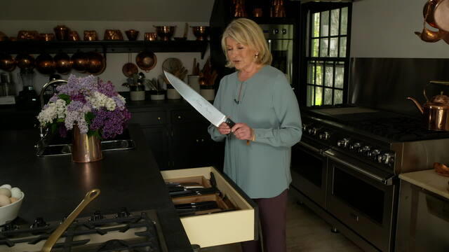 Martha Stewart S Re Envisioned Kitchen Cbs News