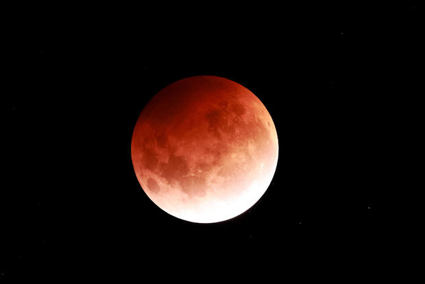 Auckland'da Süper Kanlı Ay ve Tam Ay tutulması görüldü 