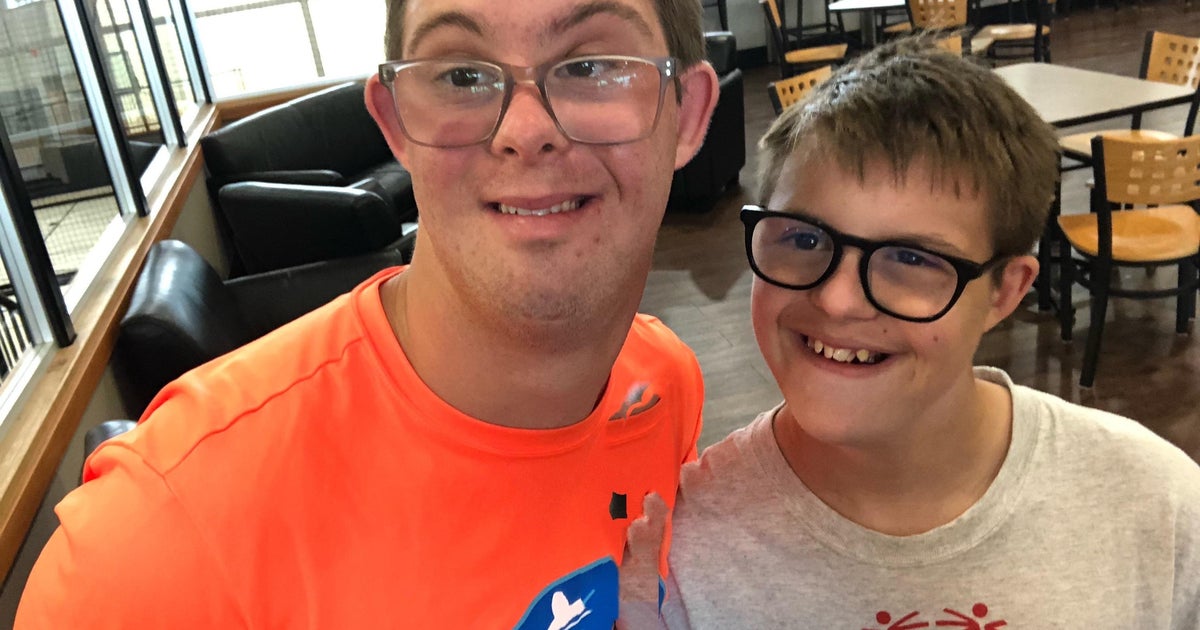 Role model inspires boy with Down Syndrome to complete mini-triathlon - Vimarsana News