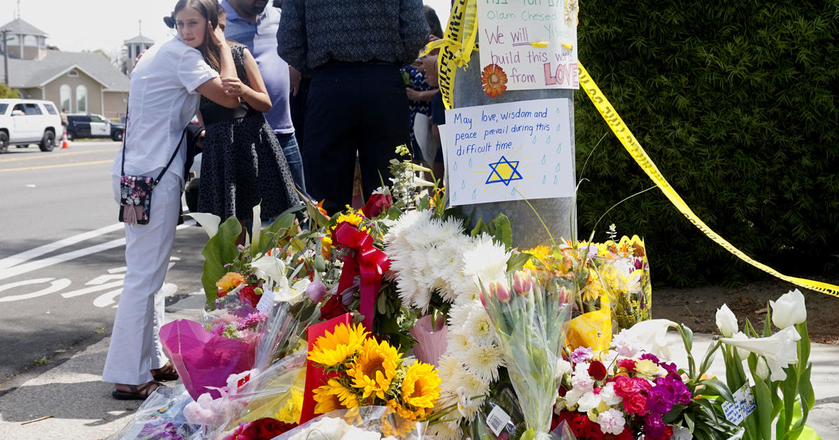 Judge rules that synagogue shooting victims can sue gunmaker