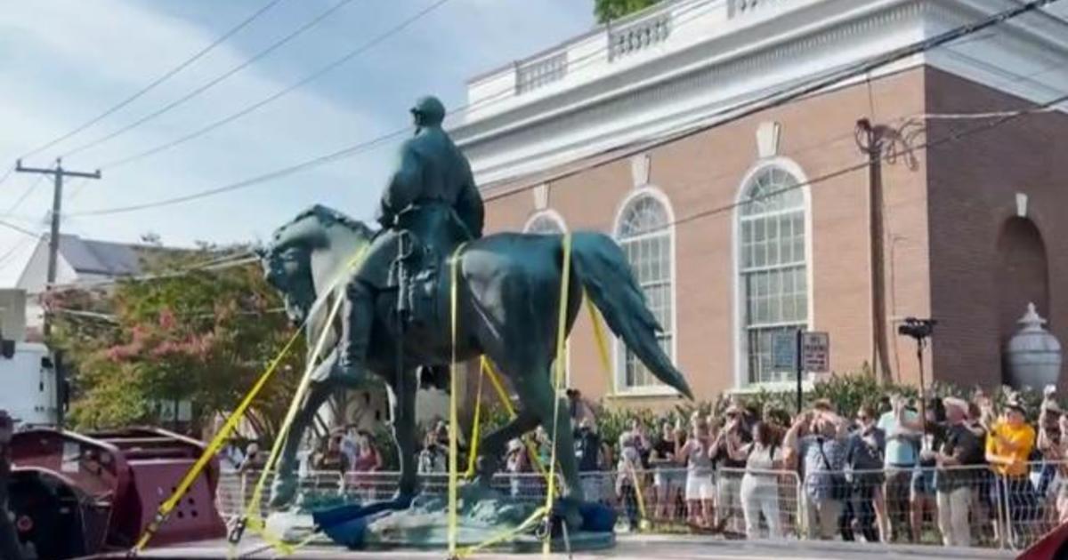 Charlottesville removes two Confederate statues - CBS News