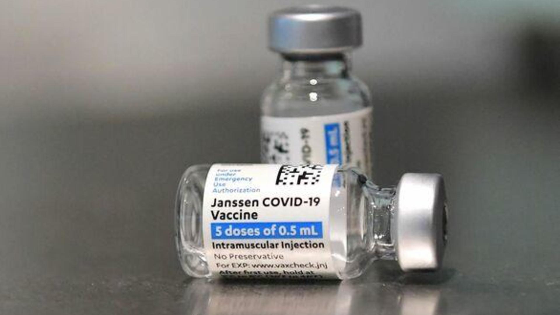 What We Know About Rare Side Effect Linked To Johnson Johnson Covid 19 Vaccine Cbs News