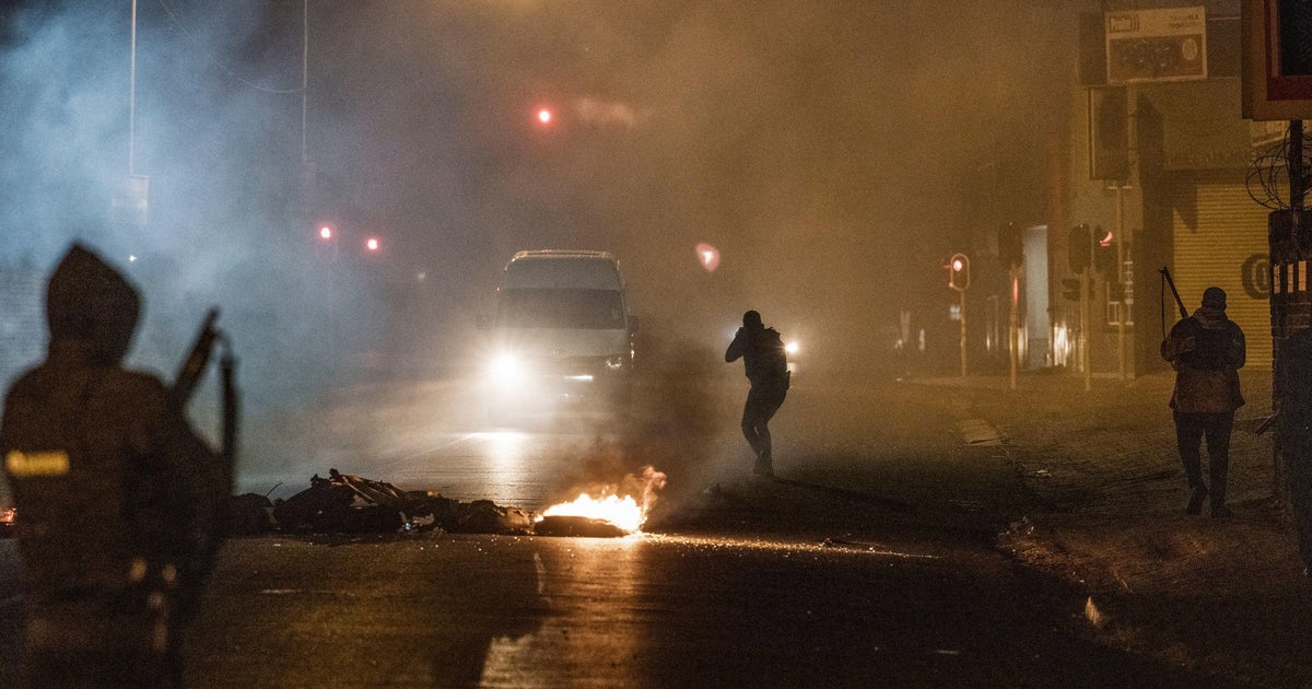 Deadly Rioting And Looting In South Africa After Ex President Jacob Zuma Jailed Cbs News