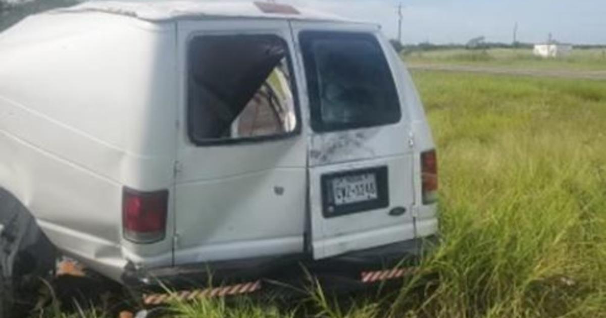 At least 10 killed when van carrying migrants crashes in Texas