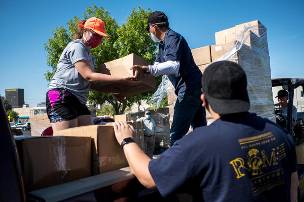 U.S. Food Bank Operations Strained Amid Pandemic 