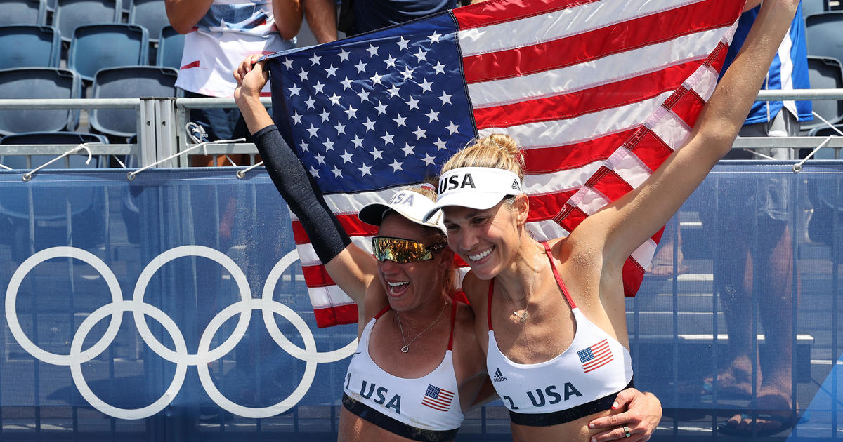 Team USA's April Ross and Alix Klineman defeat Australia to win gold in beach volleyball