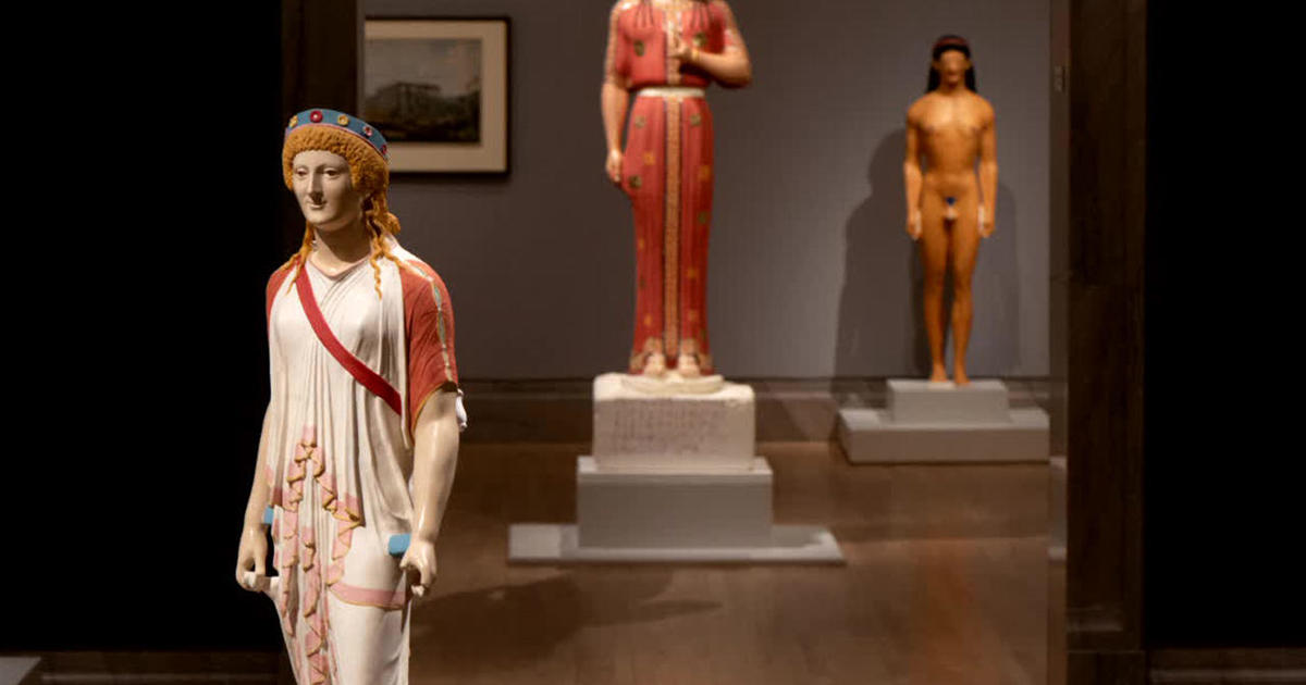 Historical sculptures expose their real colors