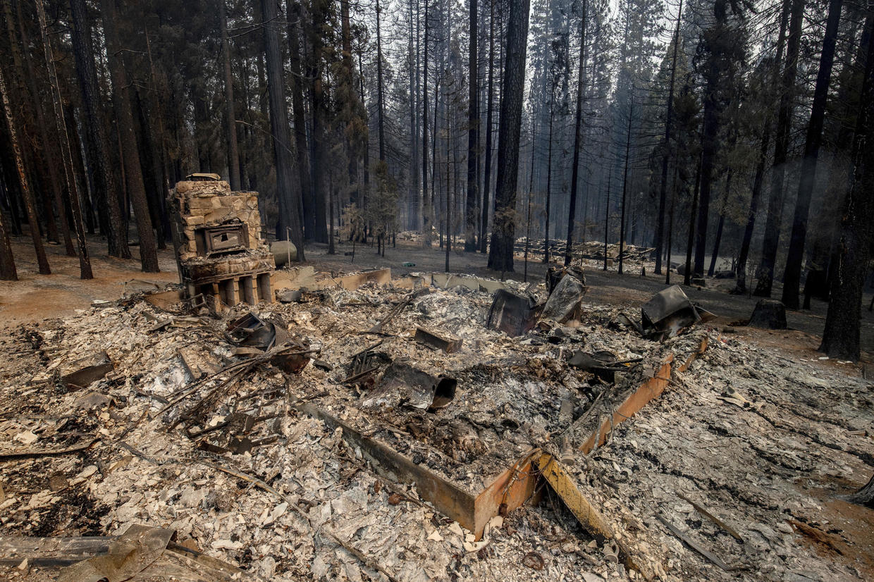 Exploding Caldor Fire ravages one California town as huge Dixie Fire ...