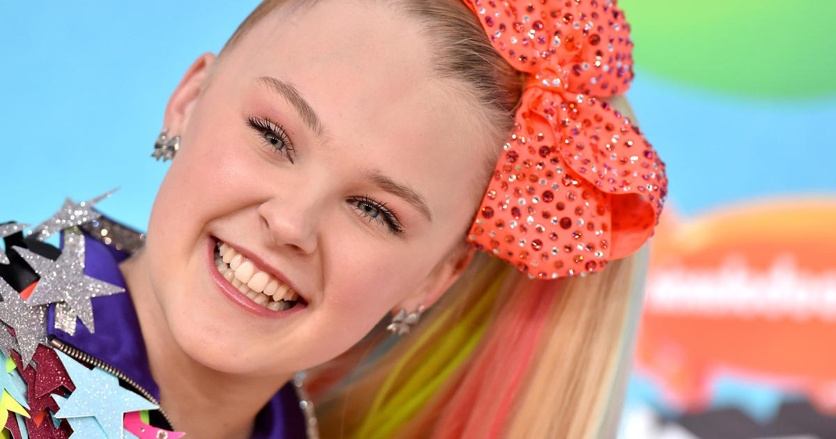 JoJo Siwa to become first "Dancing With the Stars" competitor paired with same-sex partner