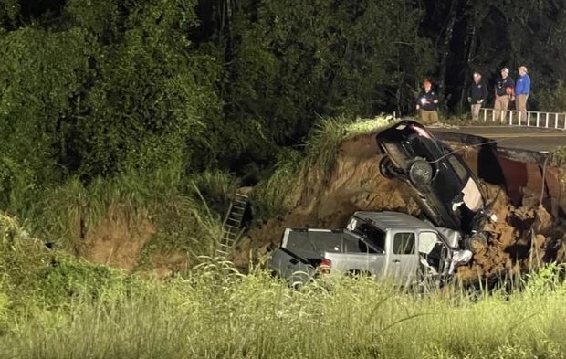 post-ida-highway-collpase-scene-near-lucedale-mississippi-083021.jpg 
