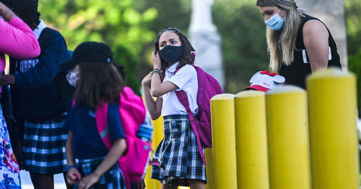 Appeals court sides with DeSantis, reinstating Florida's ban on school mask mandates