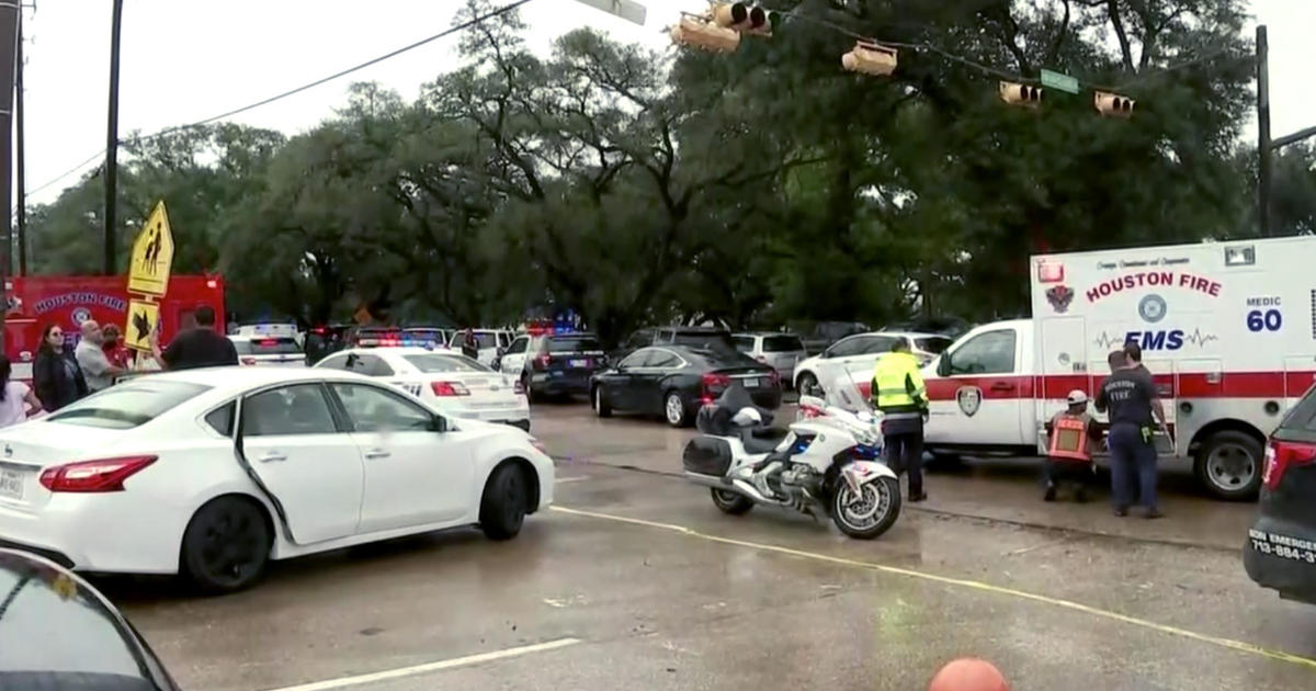 Suspect in custody after Houston school shooting leaves 1 injured – CBS News