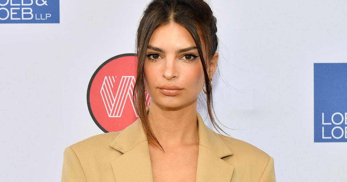 Emily Ratajkowski accuses Robin Thicke of groping her while filming 2013 music video