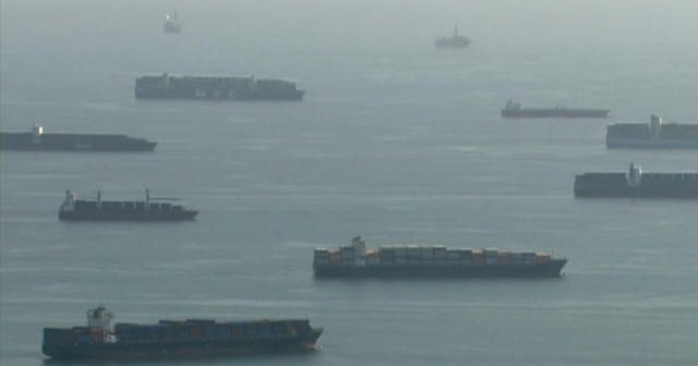 Container ships probed in California oil spill